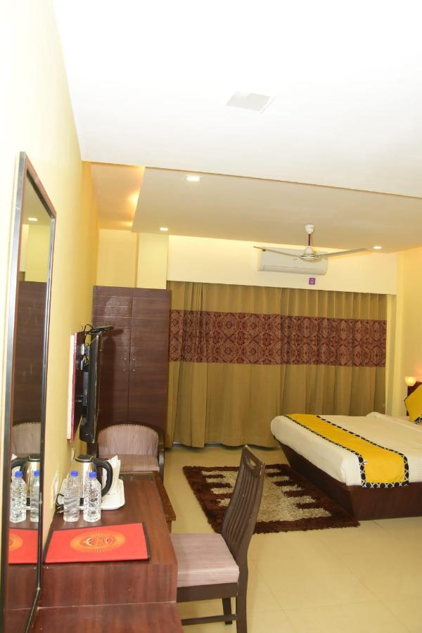Hotel Shiv International Bhachau エクステリア 写真