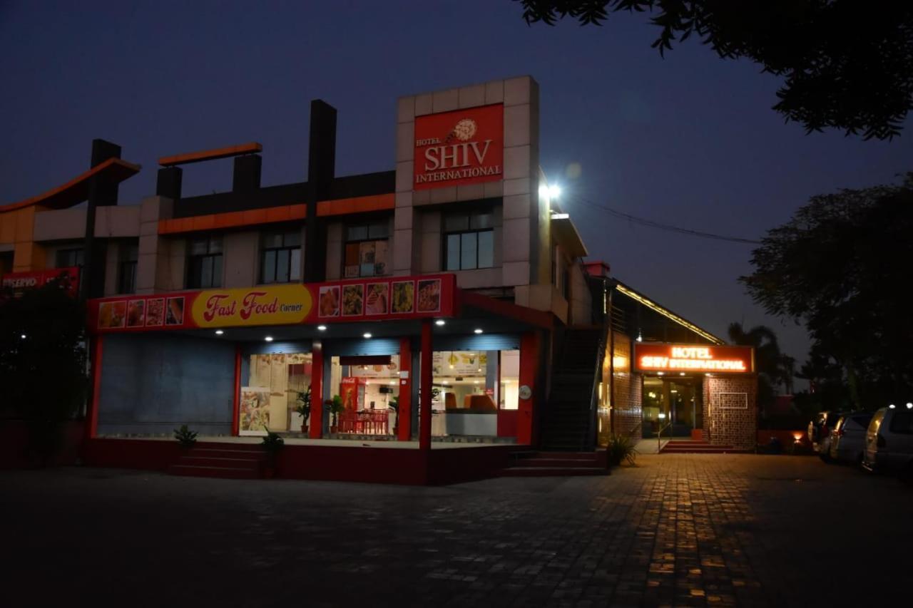 Hotel Shiv International Bhachau エクステリア 写真
