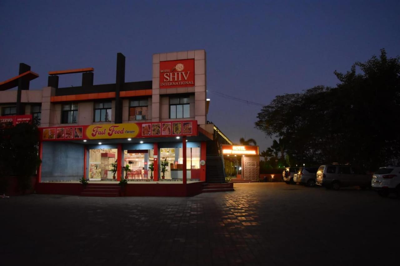 Hotel Shiv International Bhachau エクステリア 写真