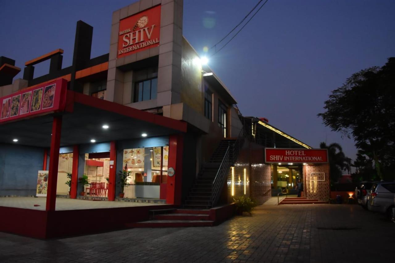 Hotel Shiv International Bhachau エクステリア 写真