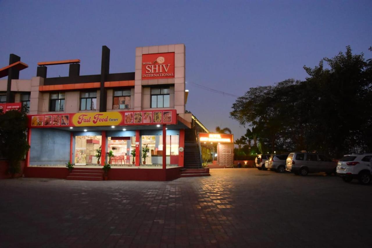 Hotel Shiv International Bhachau エクステリア 写真