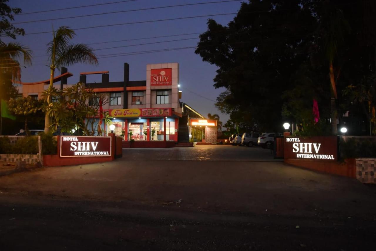 Hotel Shiv International Bhachau エクステリア 写真
